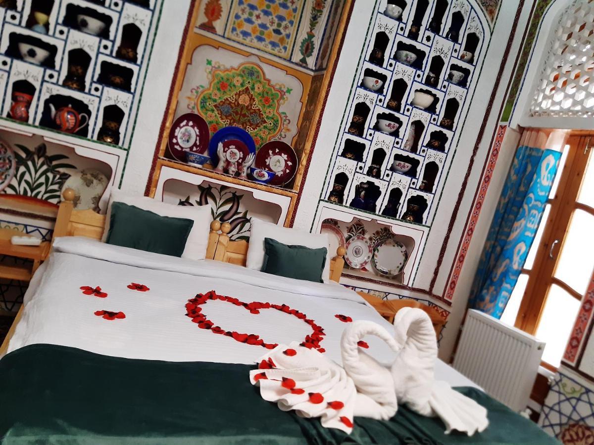 Hotel Rizqiro'Z Boutique Buhara Kültér fotó