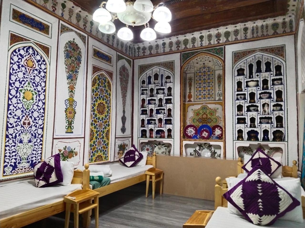 Hotel Rizqiro'Z Boutique Buhara Kültér fotó