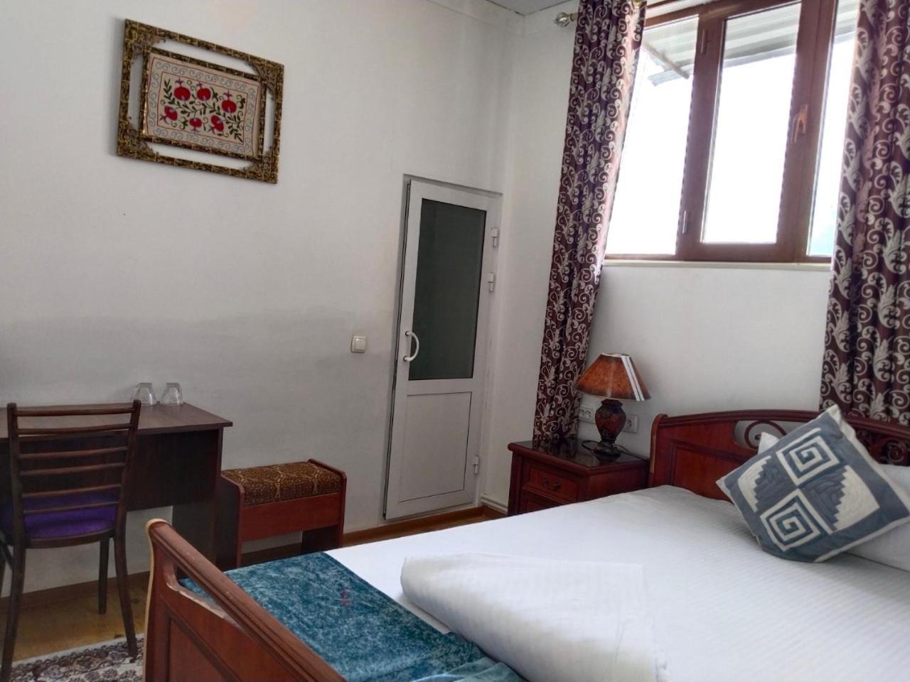 Hotel Rizqiro'Z Boutique Buhara Kültér fotó